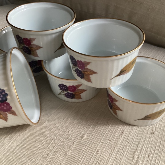 SET OF SIX 1961 VINTAGE ROYAL WORCESTER EVESHAM PATTERN RAMEQUINS, NEVER USED - Picture 2 of 7